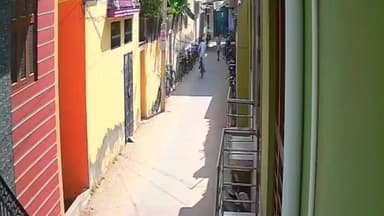 திருச்செந்தூர்: காயல்பட்டினம் சென்ட்ரல் மேல்நிலைப் பள்ளியில் மர்ம நபர் சைக்கிளை திருடி செல்லும் சிசிடிவி காட்சிகள்