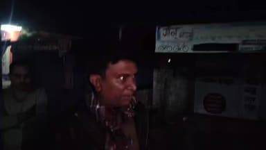 देखिए आज पकड़े गए थाना प्रभारी चोर के साथ।
जो दिन दहाड़े छिनतई किया उसको थाना प्रभारी बुला के सेमरिया खुद बाइक लिए।