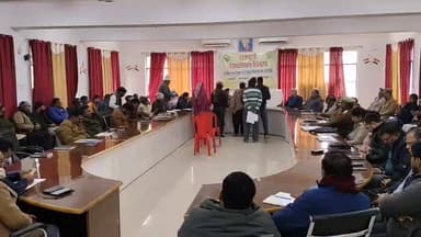 चित्रकूट-जिलाधिकारी चित्रकूट एवं पुलिस अधीक्षक चित्रकूट की अध्यक्षता में तहसील सभागार मानिकपुर में समाधान दिवस का आयोजन ...