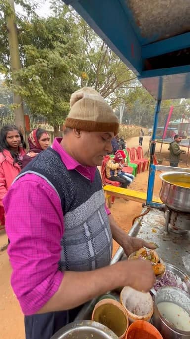 1992 से आज तक आपके बीच घुपचुप और चाट की दुकान चला रहें है गोड्डा का फेमस पवन कुमार!