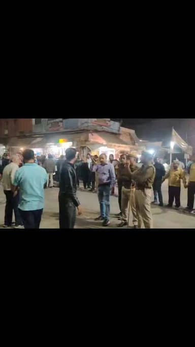 #जोधपुर सिवांची गेट चौराहे पर बड़ी संख्या में महिलाओ के साथ स्थानीय निवासियों का प्रदर्शन हुआ शुरू,पुलिस मौके पर बड़ी संख्...