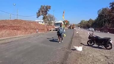 खंडवा: 4 साल का यशसिंह पिता संग निकला चार धाम और 12 ज्योतिर्लिंग यात्रा पर, हजारों किमी पैदल चलने का लिया संकल्प