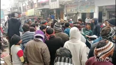 #अलीगढ बाइक पर मांस ले जा रहे युवक के साथ भीड़ ने की मारपीट, वीडियो वायरल,गौमास का शक जताकर युवक के साथ जमकर की मारपीट, ...