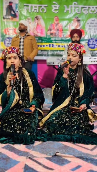 ਵਾਟਾਂ ਲੰਮੀਆਂ ਤੇ ਰਸਤਾ ਪਹਾੜ ਦਾ,
ਤੁਰੇ ਜਾਂਦੇ ਗੁਰਾਂ ਦੇ ਲਾਲ ਜੀ ।।
ਸਰਸਾ ਨਦੀ ਤੇ ਵਿਛੋੜਾ ਪੈ ਗਿਆ,
ਉਸ ਵੇਲੇ ਦਾ ਸੁਣ ਲਾਓ ਹਾਲ ਜੀ ।।