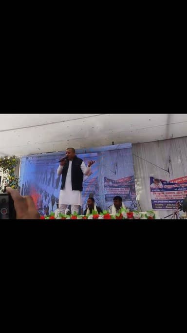 डिहरा में मंत्री के चौथी पुण्यतिथि पर टिंकू टाइगर की प्रस्तुति