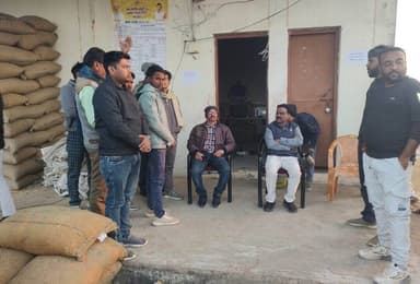 अपर कलेक्टर ने देवेन्द्रनगर एवं ककरहटी खरीदी केन्द्र का किया निरीक्षण
➡️
अपर कलेक्टर मधुवंतराव धुर्वे ने शनिवार को धान उ...