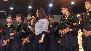 ਕੌਰ ਬੀ ਨੇ ਗੁਰੂਕੁਲ ਗਲੋਬਲ ਕਰਿਐਜਾ ਸਕੂਲ ਚ ਬੱਚਿਆਂ ਨਾਲ਼ ਕੀਤਾ ਡਾਂਸ