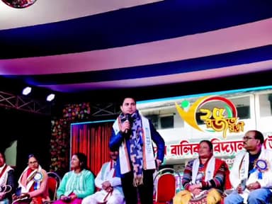 ইটাহার: ইটাহারে দুর্গাপুর অঞ্চলের দুর্গাপুর উচ্চ বালিকা বিদ্যালয়ে রজত জয়ন্তী বর্ষ উদযাপনের অনুষ্ঠানে উপস্থিত MLA মোশারফ হুসেন