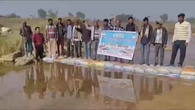 सरई: पटीर नदी पर श्रमदान से बना रास्ता, गन्नई ग्राम विकास समिति ने किया बोरी बंधान