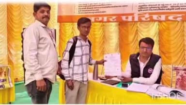 सिरोही: सिरोही नगर परिषद में आयोजित शहरी समस्या समाधान शिविर में बच्ची को जारी किया गया जन्म प्रमाण पत्र