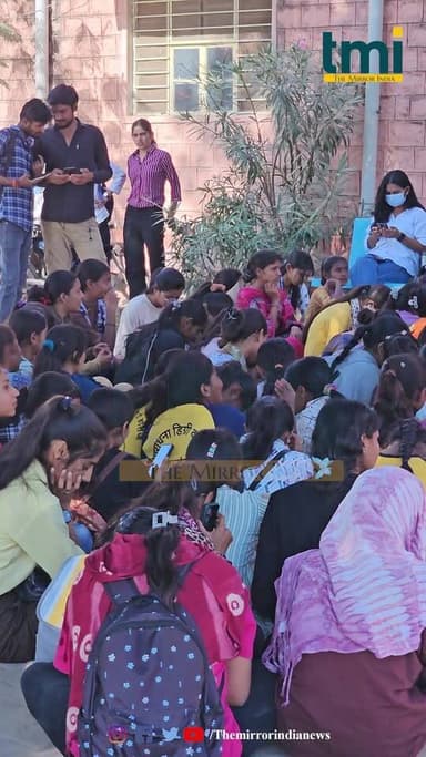 आहोर: फीस वृद्धि के विरोध में छात्रों का प्रदर्शन, उपखंड अधिकारी को सौंपा ज्ञापन
#ahore #jalore #rajasthan #marudharaai...