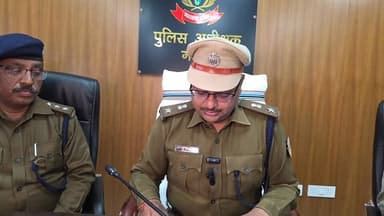 नगर उंटारी में ज्वेलर्स पर गोलीकांड व लूट का खुलासा, तीन शातिर अपराधी गिरफ्तार
#गढ़वा : नगर उंटारी थाना क्षेत्र अंतर्गत ...