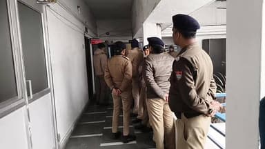 AWAAZ LIVE RUDRAPUR: #प्रॉपर्टी_विवाद में #पुलिस की कार्यशैली से नाराज #महिला ने दी थी आत्म#दाह की चेतवानी, पुलिस ऑफिस प...