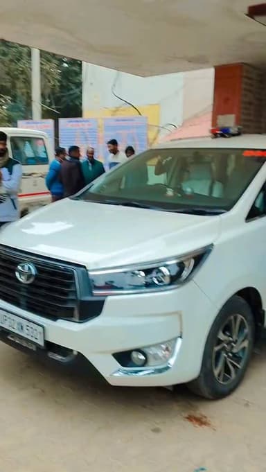 लहरपुर पहुंचे सीतापुर जिलाधिकारी डॉक्टर राजा गणपति आर