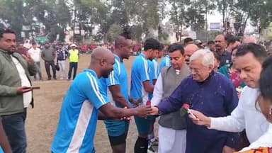 আউশগ্রাম ২: গেঁড়াইয়ে ‘মরহুম হালিম ও হালিমা স্মৃতি ফুটবল প্রতিযোগিতা’র দ্বিতীয় সেমিফাইনাল খেলার মাঠে হাজির রাজ্যের দুই মন্ত্রী