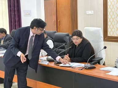 🌾💧 उत्तर कोयल नहर जलाशय परियोजना : किसानों की सिंचाई, क्षेत्र का विकास
औरंगाबाद समाहरणालय के सभाकक्ष में जिला पदाधिकारी ...