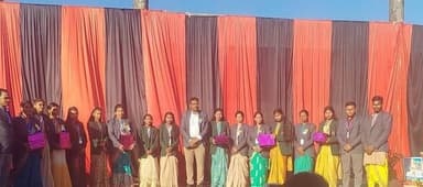 🔸माता शबरी आवासीय कन्या शिक्षा परिसर में वार्षिक उत्सव एवं खेल पुरस्कार वितरण
#डिंडौरी #JansamparkMP
माता शबरी आवास...