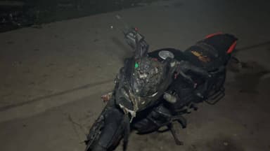 21 दिसंबर, 12:31 बजे काशीराम कॉलोनी में आगजनी। दुकान, बाइक, वैन जलीं। गाय व पशु झुलसे। न्याय की मांग