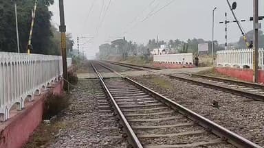 ଖଲ୍ଲିକୋଟ୍: ଗୁରାପଲ୍ଲୀ ରେଳ ଫାଟକ ନିକଟରେ ଟ୍ରେନ ଧକ୍କାରେ ଜଣେ ଯୁବକ ମୃତ; ୧୫ ଘଣ୍ଟାରୁ ଉର୍ଦ୍ଧ୍ବ ସମୟ ଧରି ପଡ଼ିଛି ରହିଛି ମୃତ ଦେହ