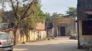 कोटड़ी: ढोकलिया विद्युत ग्रीड के पास कैंपर की टक्कर से दो लोगों की मौत, तीन घायल