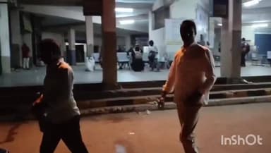 నర్సంపేట: నర్సంపేటలో వైఎస్ జగన్మోహన్ రెడ్డి జన్మదిన సందర్భంగా మాజీ ఖనిజాభివృద్ధి శాఖ డైరెక్టర్ సేవా కార్యక్రమాలు