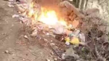 कल्पा: ज़िले के युवारिंगी गाँव के जंगलों में कूड़े के ढेर में लगी आग, जंगल में आग भड़कने का खतरा बना हुआ है