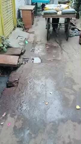 63/3 king market Mall road Mafia trailer ke samne Gali mein dekh lijiye Kitna Saman faila rahata hai aane jaane mein