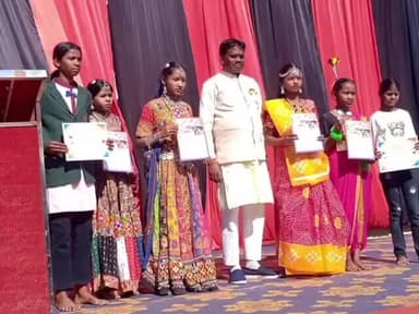 डिंडौरी: माता शबरी आवासीय कन्या शिक्षा परिसर समनापुर में वार्षिक उत्सव और खेल पुरस्कार वितरण कार्यक्रम आयोजित