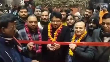 बिसवां: बिसवां में शेखुल औलिया हजरत गुलजार शाह टक्करी मेले का शुभारंभ फिल्मी हस्ती द्वारा फीता काटकर किया गया