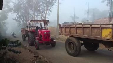 लोहरदगा: लोहरदगा निंगनी में खनन विभाग की कार्रवाई, बिना नंबर के बालू लदे तीन ट्रैक्टर जब्त, चालक फरार