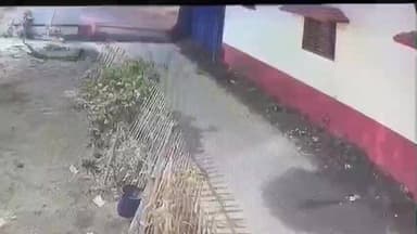 मझौलिया: बखरिया पंचायत में बाइक चोरी से फैली दहशत, सीसीटीवी में कैद हुई वारदात