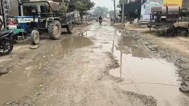 जौरा: ग्राम पंचायत अलापुर के आम रास्ते में जल भराव से स्थानीय लोग हो रहे परेशान बच्चे भी स्कूल नहीं जा पा रहे हैं।
#जन समस्या*