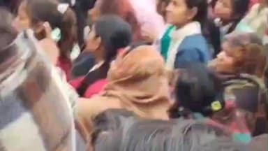 पडरौना: कुशीनगर के बबुईया हरपुर में पुरानी रंजिश के चलते खूनी टकराव, छात्र पर भाले से हमला, उग्र छात्रों ने किया सड़क जाम