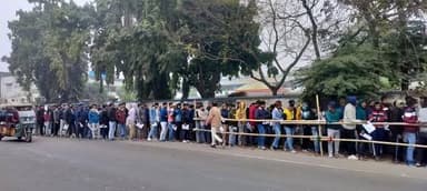 🔴 #নাদনঘাট ।। পুলিশ রিক্রুটমেন্ট বোর্ড এর পরীক্ষায় পরীক্ষার্থীদের ভিড় : কড়া নিরাপত্তা ব্যবস্থা পরীক্ষাগ্ৰহণ কেন্দ্রে
...