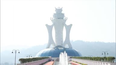 Breaking News Asam: PM मोदी ने गुवाहाटी शहीद स्मारक पर असम आंदोलन के 860 शहीदों को नमन; CM हिमंत ने बताया भावुक क्षण।