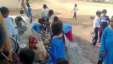 खरगापुर: शासकीय प्राथमिक शाला चौबारा खरगापुर में मेन्यू के अनुसार मध्यान भोजन नहीं, जिम्मेदार नहीं दे रहे ध्यान