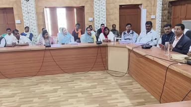 बेगुं: बेगू विधायक डॉक्टर सुरेश धाकड़ की अध्यक्षता में बेगू पंचायत समिति सभागार में उपखंड क्षेत्र के बीएलए की बैठक आयोजित की गई