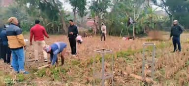 হিঙ্গলগঞ্জ: বাইলানি বাজারে শুভেন্দুর পাল্টা সভার জন্য মাঠ পরিদর্শন করলেন বিধায়ক সহ এলাকার তৃণমূলের কর্মীরা