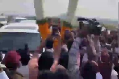 గద్వాల్: కల్వకుంట్ల కవితకు గజామాలతో ఘన స్వాగతం పలికిన నడిగడ్డ ప్రజలు