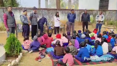 सारवां: बीडीओ की देखरेख में प्रखंड अहाता प्राथमिक विद्यालय में डेंटल चेकअप सह सामग्री वितरण शिविर का आयोजन