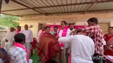 రాయపర్తి: రాయపర్తి మండల కేంద్రంలో ఇటీవల గెలిచిన బిఆర్ఎస్ పార్టీ సర్పంచ్ లకు సన్మానం చేసిన మాజీ మంత్రి