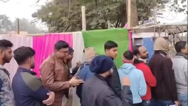 পূর্বস্থলী ১: পারুলডাঙ্গা নশরতপুর উচ্চ বিদ্যালয়ে কলকাতা পুলিশের পরীক্ষা কেন্দ্রের সামনে ব্যাপক পুলিশ নিরাপত্তা, কেন্দ্র পরিদর্শনে SDPO