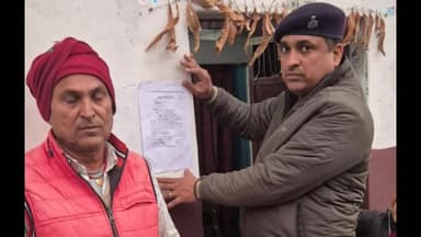 नबीनगर: सिमरी जैतिया में फरार दो आरोपियों के घर पर चस्पा किया गया इस्तेहार