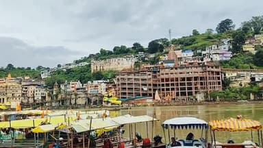 पुनासा: ओंकारेश्वर: नर्मदा में नहाते समय डूब रहे 2 श्रद्धालुओं को होमगार्ड के सैनिकों ने बचाया