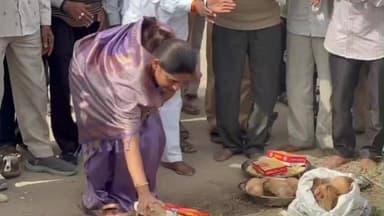 મોરવા હડફ: કુવાઝરથી ચાંદપુર સુધીના અદાજે રૂ.235 લાખના ખર્ચે નિર્માણ થનાર રસ્તાનુ ભૂમિપૂજન ધારાસભ્ય નિમિષાબેન સુથારના હસ્તે કરાયુ