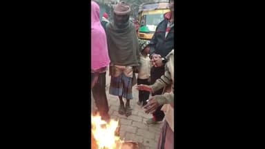 इटाढ़ी: इटाढ़ी समेत ज़िले में ठंड बढ़ने के साथ ही शुरू हुई अलाव की व्यवस्था