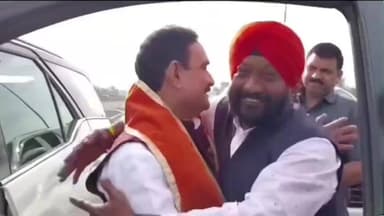 सुवासरा: पूर्व गृह मंत्री नरोत्तम मिश्रा सुवासरा विधानसभा के रुणीजा पहुंचे, विधायक और मंडल अध्यक्ष ने किया स्वागत