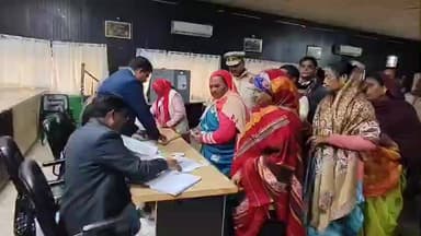 इटावा: विकास भवन में राज्य सफाई कर्मचारी संघ का वार्षिक चुनाव कड़ी निगरानी में शुरू, अध्यक्ष समेत 5 पदों पर हो रही वोटिंग