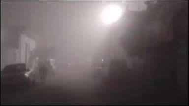 इटावा: सदर इलाके में भीषण ठंड और कोहरे की चादर छाई, जनजीवन अस्त-व्यस्त, तापमान में गिरावट, कोहरे के चलते कई ट्रेनें देरी से