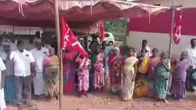 பண்ருட்டி: மலை அடி குப்பத்தில் இரண்டாவது நாளாக விவசாயிகள் காத்திருப்பு போராட்டத்தில் ஈடுபட்டு வருகின்றனர்